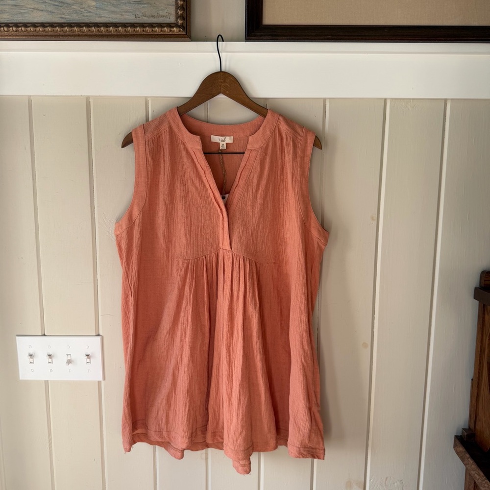 NWT easel Sleeveless Top in Peach Orange, Size Medium